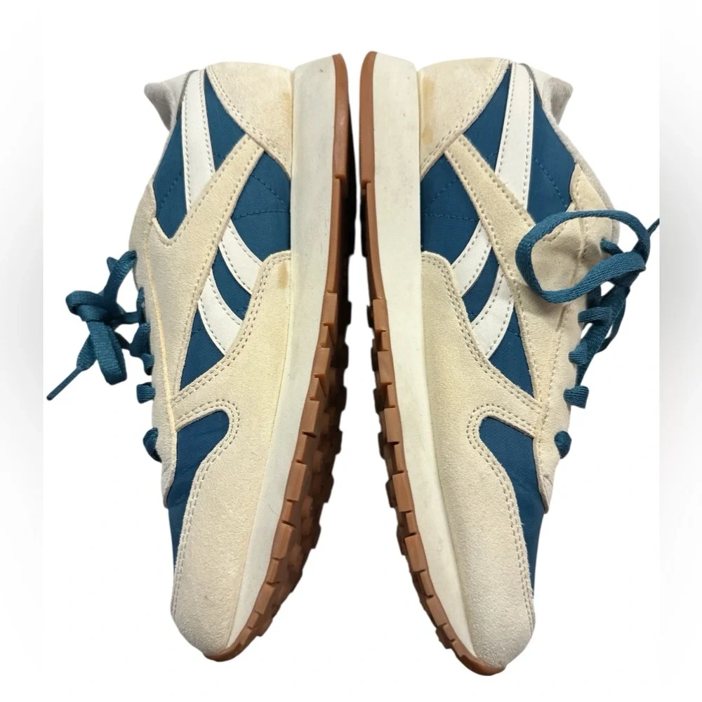 Reebok Unisex-Child Classic Leather Chalk/Alabaster/Gum Size 5 Big Kid Preowned